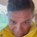 Alejandro Sanz Instagram - Todo queda en familia 1. Say guauuu 🐶 2. 4 1 ❤️ 3. Los verdaderos Peaky Blinders 😂😂 4. El buen vino. 5. El sonido de la belleza. 6. Todas las chimeneas cuentan historias. 7. El otro Peaky 🥷 8. De nombre: Fantástico 🐎 9. Llamadas entrantes e interesantes. 10. Poncho y a dormir 💤