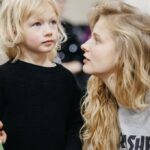 Aleksandra Bortich Instagram - желаю в новом году почаще обнимать дорогих сердцу людей и не тронуться умом. любовь сильнее всего 🤍