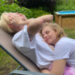 Aleksandra Bortich Instagram - этот пост - признание в любви Юле Коваль, просто так, без всякого повода, кроме моей бесконечной любви. Люблю просто до одурения ❤️