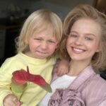 Aleksandra Bortich Instagram - дорогие лээээйдис! этими незамысловатыми фотками мы хотим поздравить вас и пожелать никого не слушать, быть собой - хулиганкой или принцессой - как вам самим хочется 🤍
