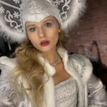 Aleksandra Bortich Instagram – разве можно было так нарядиться и не показать вам? 
Вечерний утренник прошел просто вау! Спасибо 
@fond_pomosch @newhollandisland @nevidimiyteatr @taisiyavilkova @wanja_pinshenin @gennadiiiblinov  и все все все❤️ 
Особенно всем кто пришел🤍