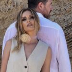 Aleksandra Saveleva Instagram - Твои глаза в мои глаза Последний летний день Тот самый день чтоб быть вместе.. Завтра нас разбудит море Мы будем одни Нас будет двое🤍