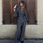 Aleksandra Saveleva Instagram – Китайцы говорят: «Скрученное дерево живет своей жизнью, в то время как правильное дерево идет на доски»

А о чем это для вас?

Костюм by @inna_murier