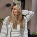 Aleksandra Saveleva Instagram – ВРЕМЯ ДЛЯ СЕБЯ

Вчера я почувствовала очень сильную тревожность, давно такого не было. Я как обычно «понаблюдала» за ней( многообещающее- отвлечься и не думать об этом, как часто советуют- приводит к ещё большей тревожности), проанализировала откуда она появилась, что могло стать катализатором. Оказалось несколько переживаний по разным поводам, недосыпы и усталость сыграли злую шутку- бинго! Вот оно откуда. Я уже давно знаю , что мой организм тревогой реагирует на физическую и психологическую усталость. Я не стала как обычно себя корить за это, а вместо этого пожалела, поддержала и решила посвятить вечер себе. 
Я так давно этого не делала. Думала нет надобности… а оказывается есть. 

Моя потребность в общении со «стаей» высока, я готова много общаться с друзьями, коллегами.. но тут у меня включилась защита в виде тревоги, и я сказала себе «стоп»! 

Как важно научиться слышать себя и поддерживать себя. Но это не выстроится просто так, потому-что у многих нет внутренней опоры( а это тот самый локатор, который позволяет именно услышать себя)… 

Продолжение в след посте…

Hair by @contora_lisovets 💛