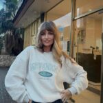 Aleksandra Saveleva Instagram – Очень интересный инсайт меня сегодня посетил)

В популярной психологии постоянно твердят – позволь себе проявляться, разреши себе жить, зарабатывать, иметь.. 
Вы знаете как это сделать? Вот и я тоже нет. Нельзя щелкнуть пальцами и сказать- все! Я разрешила себе, -и такое все начало получаться 😅 Это слишком поверхностно и не имеет никакого смысла.

Если копнуть глубже- тот самый внутренний критик не только критикует ( возможно голосом одного из родителей или учителей или друзей) все что мы делаем плохо или хорошо или не делаем совсем, а самое главное -оспаривает наше желание жить и иметь потребности. Вот в чем соль.

Критика наших потребностей
( не разрешаю реализовывать, не разрешаю экспериментировать) перерастает в самокритику и застревание в самобичевании… 

Напишите какие ваши потребности не разрешает удовлетворять ваш внутренний критик? Вы же у меня думающие здесь 😍
Как вам в целом с такой идеей?