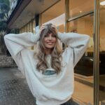 Aleksandra Saveleva Instagram – Очень интересный инсайт меня сегодня посетил)

В популярной психологии постоянно твердят – позволь себе проявляться, разреши себе жить, зарабатывать, иметь.. 
Вы знаете как это сделать? Вот и я тоже нет. Нельзя щелкнуть пальцами и сказать- все! Я разрешила себе, -и такое все начало получаться 😅 Это слишком поверхностно и не имеет никакого смысла.

Если копнуть глубже- тот самый внутренний критик не только критикует ( возможно голосом одного из родителей или учителей или друзей) все что мы делаем плохо или хорошо или не делаем совсем, а самое главное -оспаривает наше желание жить и иметь потребности. Вот в чем соль.

Критика наших потребностей
( не разрешаю реализовывать, не разрешаю экспериментировать) перерастает в самокритику и застревание в самобичевании… 

Напишите какие ваши потребности не разрешает удовлетворять ваш внутренний критик? Вы же у меня думающие здесь 😍
Как вам в целом с такой идеей?