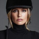 Aleksandra Saveleva Instagram – КОГДА ТЫ СПОКОЕН

Когда ты спокоен внутренне, откуда-то появляется невероятная чистота ощущений. Если твой мозг не затуманен навязанными фразами с женских курсов, с ютуба коучей итд.. когда ты смотришь на вещи пристально, не через призму навязанных убеждений, твое «Я» ещё сильнее кристаллизуется.

 Да, это огромная работа над собой, каждый день возвращать себя на «свою» тропу.. и не без сторонней помощи.. 
Но , бонус этого- Ты кожей ощущаешь не совсем «здоровых» людей и обходишь сразу их за версту, а если тебе приходится с ними сталкиваться, то знаешь как выжить в этом неравном( увы) бою, ты можешь отличить что лично для тебя хорошо, а что плохо.. увидеть свои ценности и предпочтения настолько ясно, что самому не верится иногда. 
Ты уже не сомневаешься в себе, в тебе есть стремление учиться и развиваться дальше.. возможности и правда  безграничны… 

Но только ТЫ сам у себя есть, только ТЫ можешь себя успокоить, только ТЫ контролируешь свои реакции и ТЫ берёшь на себя ответственность. Вкусишь раз -два этот плод- за уши не оттянешь) если не верите- попробуйте! 😸

Photographer @kat_shumskaya 
Style @valentina.petrenko.stylist 
MUaH @lizaliza.s 
Dress @favoritki