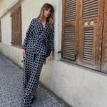 Aleksandra Saveleva Instagram – Китайцы говорят: «Скрученное дерево живет своей жизнью, в то время как правильное дерево идет на доски»

А о чем это для вас?

Костюм by @inna_murier