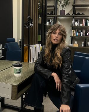 Aleksandra Saveleva Instagram - Зачем довольствоваться малым, если можно получить лучшее. 

А ведь и правда мы ежедневно совершаем маленькие выборы. А что если в моменте обращать внимание на то ЧТО ты выбираешь. А что если в моменте не поддаваться своей внутренней тревоге, которая застилает ум, и не дать сделать другому выбор, который должен оставаться за вами?

Маленький тест: 
Например- вы приезжаете  в отель,заходите в комнату и вам она не нравится. Ваши действия? Пойдете менять? Или согласитесь с тем что вам дали, типо да и так сойдет)