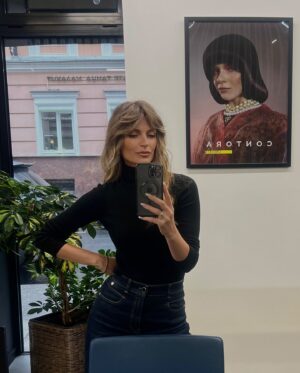 Aleksandra Saveleva Instagram - Зачем довольствоваться малым, если можно получить лучшее. 

А ведь и правда мы ежедневно совершаем маленькие выборы. А что если в моменте обращать внимание на то ЧТО ты выбираешь. А что если в моменте не поддаваться своей внутренней тревоге, которая застилает ум, и не дать сделать другому выбор, который должен оставаться за вами?

Маленький тест: 
Например- вы приезжаете  в отель,заходите в комнату и вам она не нравится. Ваши действия? Пойдете менять? Или согласитесь с тем что вам дали, типо да и так сойдет)
