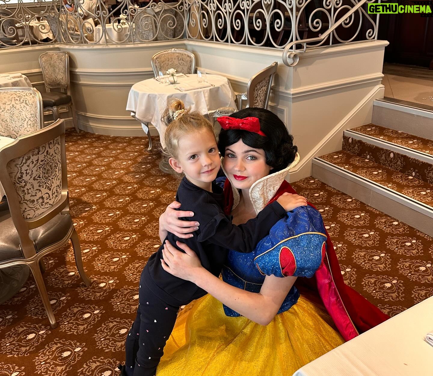 Alena Šeredová Instagram - Bye bye @disneylandparis ❤️❤️❤️