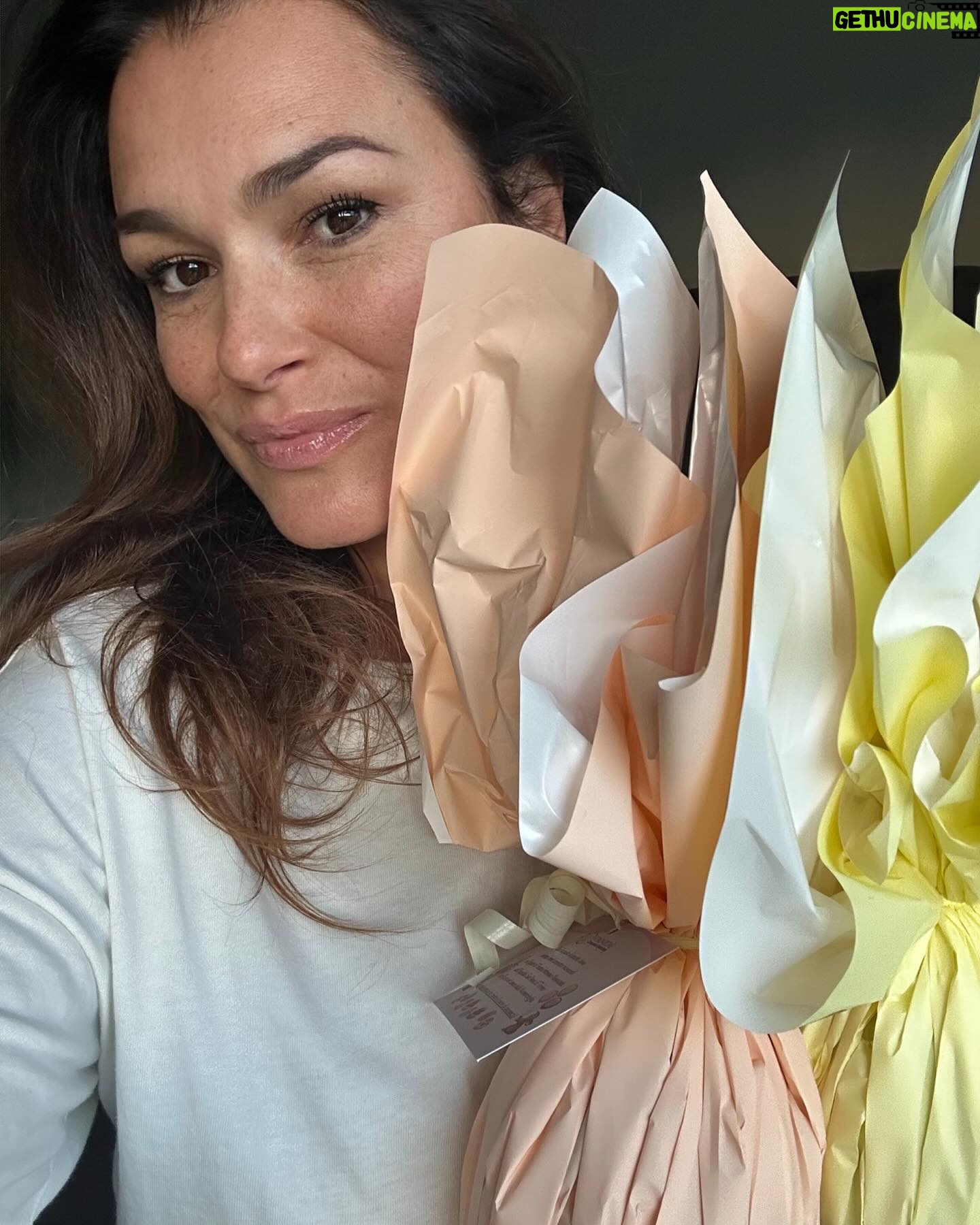 Alena Šeredová Instagram - Le nostre uova @fondazionecrescereinsieme #pasqua #aiutiamo
