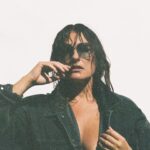 Alena Šeredová Instagram - Říjnové číslo s @alenaseredova je nyní v prodeji. Její příběh prožívala celá Itálie. Italská celebrita českého původu, modelka a herečka, která si nejdříve vzala za muže fotbalovou modlu Itálie, a když se manželství rozpadlo, vdala se za dědice další ikonické italské značky Fiat. Je nejen pro Itálii velkou ženskou inspirací. Za každých okolností zůstala nezávislá, velkorysá a optimistická. Celý rozhovor si můžete přečíst v novém čísle, které zakoupíte v trafikách a na @rohlik.cz. Foto: @donaribraxton Styling & creative direction: @kralicek Make-up: Filippo Ferrari Vlasy: @tylmarty @newyoucz Light assistant: @andreacasanova Supervize: @ivonka1401 Produkce na lokaci a video: Federico Morgantini @catturaproduction Art direction: @john_pear_art Produkce: @cashonly_studio_production #HarpersBazaarCz #HBcz #OctoberIssue