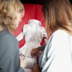 Alena Šeredová Instagram - Ambasadorkou prezentace Umprum Wake se stala modelka a herečka Alena Šeredová, která dlouhodobě žije v Itálii. Instalace WAKE je momentálně k vidění na milánském týdnu designu a @alenaseredova ho poctila svou návštěvou. Setkala se zde s vedoucí Ateliéru designu oděvu a obuvi Simonou Rybákovou a mladými autory a autorkami jednotlivých modelů. Projekt WAKE reaguje na současnou roli společenského oděvu a s ním spojená pravidla. • foto: Viktorie Macánová @wickeimack • Alena Šeredová as an ambassador of the student project WAKE Starting on Monday the 15th of April, the WAKE installation by UMPRUM students is open to the public at Milano Design Week. The ambassador of this unmissable exhibition is model and actress @alenaseredova, who has been living in Italy for a long time. "There was nothing easier than becoming an ambassador for this project. I am very happy to help young Czech designers. I love the work of young people. I admit that I always try to make Czech art and Czech creativity visible here (in Italy). And this is exactly what we can call "golden Czech hands", says Alena Šeredová enthusiastically about the installation by the students of the Studio of Fashion and Footwear Design and Product Design at UMPRUM.