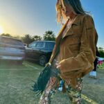 Alessandra Ambrosio Instagram - Sweet April showers bring May flowers… 💓✨🪐🦄📸💐☀️ #AprilPhotoDump
