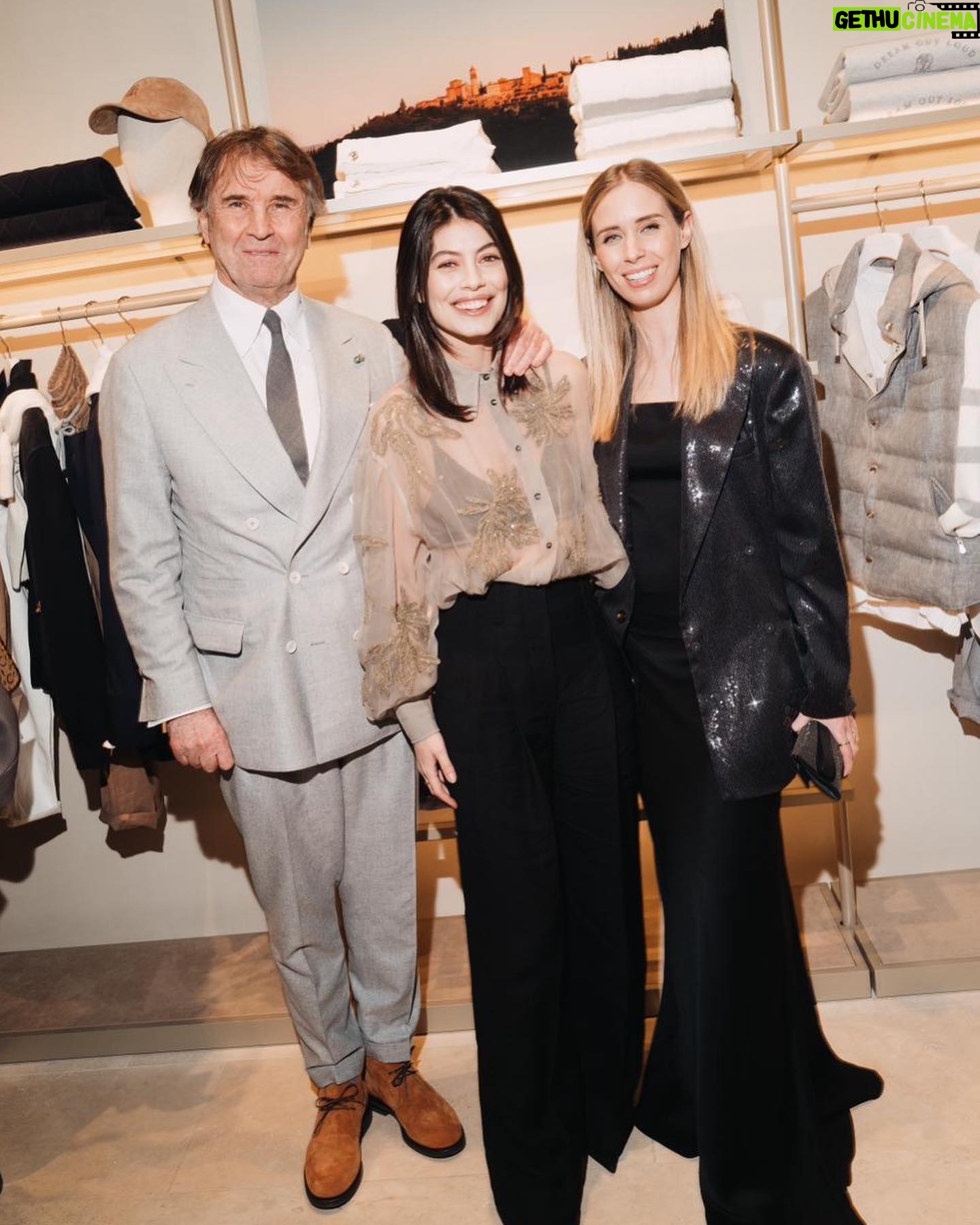 Alessandra Mastronardi Instagram - Non c’è niente di più bello di donne, colleghe, amiche, che si supportano a vicenda. Grazie @brunellocucinelli per questa meravigliosa serata romana! Grazie @carolinacucinelli manchi tu nella foto!!!! 🤍🙌🏻 My beloved team @othersrl @nextmodelsmilan @vickyhairfusion @giulialuciani_mua 🤍 📸 @lucaspossiede