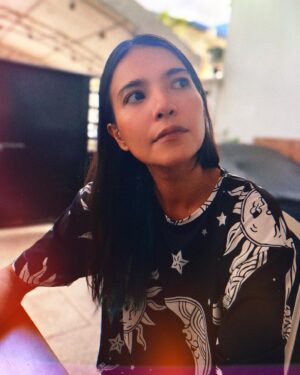 Alessandra de Rossi Instagram - Hanapin mo ang mga alitaptap sa dilim Wuw 🤣 firefly is NOW SHOWING!!! Salamat sa mga nanood na 👏
