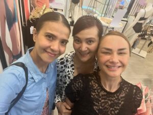 Alessandra de Rossi Instagram - So nice to see you my sisters 😍👏 parang kahapon lang tayo last nagbonding. I love you both so much. Thank you for the chika! #bastaeverydayhappy thank you @wacoalph ❤️