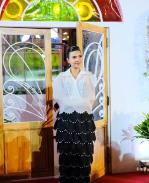 Alessandra de Rossi Instagram - Thanks for coming to my launching as a Maria Clara! 🤣🤣🤣 #replacingchefchico @netflixph 📸 @cornerstonestudiosph