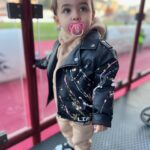 Alessia Macari Instagram - Al mio mondo, Polpetta non posso credere che tu abbia già due anni! A volte ti guardo e penso come abbiamo fatto a creare una bambina così perfetta! Sei il mio sogno diventato realtà . Sono così fortunata che tu mi abbia scelto come tua mamma🩷 Sei amata da così tanti! Riesci sempre ad affascinare tutti con il tuo carattere forte e divertente ma molto determinato e amichevole. Vedo così tanto di me stessa in te, il modo in cui canti e balli ma poi ti trasformi in un calciatore e mi confondi e spari gol come il tuo papà. Hai quella scintilla negli occhi. Sei il piccolo essere umano più gentile e dolce che conosca.. Ed io più che fortunata ad essere tua mamma 🩷 hai reso le nostre vite migliori! Tu sei la principessa della nostra casa e la regina del mio cuore. Continua ad essere cosi amore mio, non cambiare mai. Il mio cuore è così pieno e grato🩷 Buon compleanno Nevaeh, spero sia il miglior compleanno possibile🩷 Ti amerò sempre Mamma 2 #birthday #2 #firstborn #love