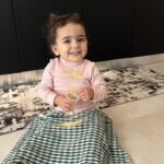 Alessia Macari Instagram - Al mio mondo, Polpetta non posso credere che tu abbia già due anni! A volte ti guardo e penso come abbiamo fatto a creare una bambina così perfetta! Sei il mio sogno diventato realtà . Sono così fortunata che tu mi abbia scelto come tua mamma🩷 Sei amata da così tanti! Riesci sempre ad affascinare tutti con il tuo carattere forte e divertente ma molto determinato e amichevole. Vedo così tanto di me stessa in te, il modo in cui canti e balli ma poi ti trasformi in un calciatore e mi confondi e spari gol come il tuo papà. Hai quella scintilla negli occhi. Sei il piccolo essere umano più gentile e dolce che conosca.. Ed io più che fortunata ad essere tua mamma 🩷 hai reso le nostre vite migliori! Tu sei la principessa della nostra casa e la regina del mio cuore. Continua ad essere cosi amore mio, non cambiare mai. Il mio cuore è così pieno e grato🩷 Buon compleanno Nevaeh, spero sia il miglior compleanno possibile🩷 Ti amerò sempre Mamma 2 #birthday #2 #firstborn #love