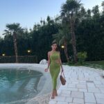 Alessia Macari Instagram – Lezione per oggi : un leone che copia un leone è una scimmia🦁🙊🫒🍸#thoughts #olivegreen #wedding  #summer
