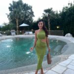 Alessia Macari Instagram – Lezione per oggi : un leone che copia un leone è una scimmia🦁🙊🫒🍸#thoughts #olivegreen #wedding  #summer