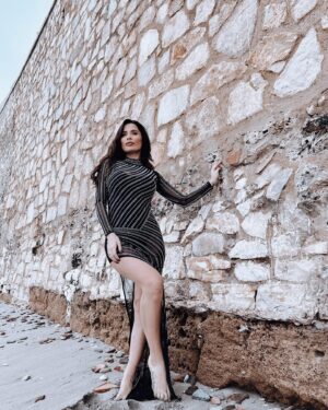 Alessia Macari Instagram - La vita è come il mare 🌊quando è mosso non smettere di nuotare 🖤 #cioci #mare #shooting #pics #ciociara