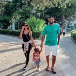 Alessia Macari Instagram - A volte ci dimentichiamo di ringraziare … di ringraziare per tutto quello che abbiamo nella nostra vita ❤️ ho una famiglia meravigliosa piena di felicità . Il segreto ? Non volete mai il male per nessuno e tutte le cose più belle vi accadranno🩷 #cioci #family #love #postivevibes