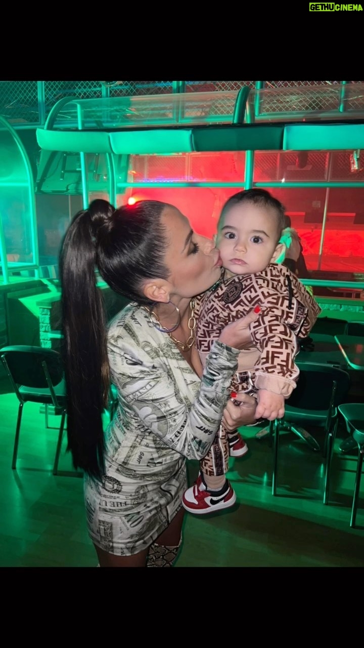 Alessia Macari Instagram - 2022 l’anno più bello della mia vita ❤️ grazie a te Nevaeh sei unica ❤️