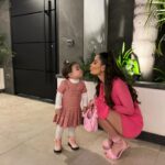 Alessia Macari Instagram - Al mio mondo, Polpetta non posso credere che tu abbia già due anni! A volte ti guardo e penso come abbiamo fatto a creare una bambina così perfetta! Sei il mio sogno diventato realtà . Sono così fortunata che tu mi abbia scelto come tua mamma🩷 Sei amata da così tanti! Riesci sempre ad affascinare tutti con il tuo carattere forte e divertente ma molto determinato e amichevole. Vedo così tanto di me stessa in te, il modo in cui canti e balli ma poi ti trasformi in un calciatore e mi confondi e spari gol come il tuo papà. Hai quella scintilla negli occhi. Sei il piccolo essere umano più gentile e dolce che conosca.. Ed io più che fortunata ad essere tua mamma 🩷 hai reso le nostre vite migliori! Tu sei la principessa della nostra casa e la regina del mio cuore. Continua ad essere cosi amore mio, non cambiare mai. Il mio cuore è così pieno e grato🩷 Buon compleanno Nevaeh, spero sia il miglior compleanno possibile🩷 Ti amerò sempre Mamma 2 #birthday #2 #firstborn #love