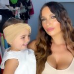 Alessia Macari Instagram - I miei occhi non vedranno mai una bellezza più grande della tua ❤️ il mio tutto 🌎 @nevaehkragl #mydaughter #girlmom #miafiglia