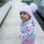 Alessia Macari Instagram - Al mio mondo, Polpetta non posso credere che tu abbia già due anni! A volte ti guardo e penso come abbiamo fatto a creare una bambina così perfetta! Sei il mio sogno diventato realtà . Sono così fortunata che tu mi abbia scelto come tua mamma🩷 Sei amata da così tanti! Riesci sempre ad affascinare tutti con il tuo carattere forte e divertente ma molto determinato e amichevole. Vedo così tanto di me stessa in te, il modo in cui canti e balli ma poi ti trasformi in un calciatore e mi confondi e spari gol come il tuo papà. Hai quella scintilla negli occhi. Sei il piccolo essere umano più gentile e dolce che conosca.. Ed io più che fortunata ad essere tua mamma 🩷 hai reso le nostre vite migliori! Tu sei la principessa della nostra casa e la regina del mio cuore. Continua ad essere cosi amore mio, non cambiare mai. Il mio cuore è così pieno e grato🩷 Buon compleanno Nevaeh, spero sia il miglior compleanno possibile🩷 Ti amerò sempre Mamma 2 #birthday #2 #firstborn #love