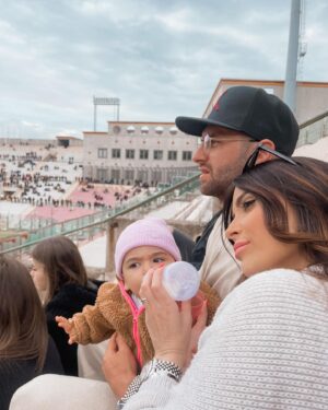 Alessia Macari Instagram - Tanti auguri amore mio❤️ @ollikragl  sei il marito/papà migliore del mondo 🥇we love you so much and appreciate everything you do for us❤️ you are our world 🎈🌎 happy birthday 🎂 #love #33 #husband #dad