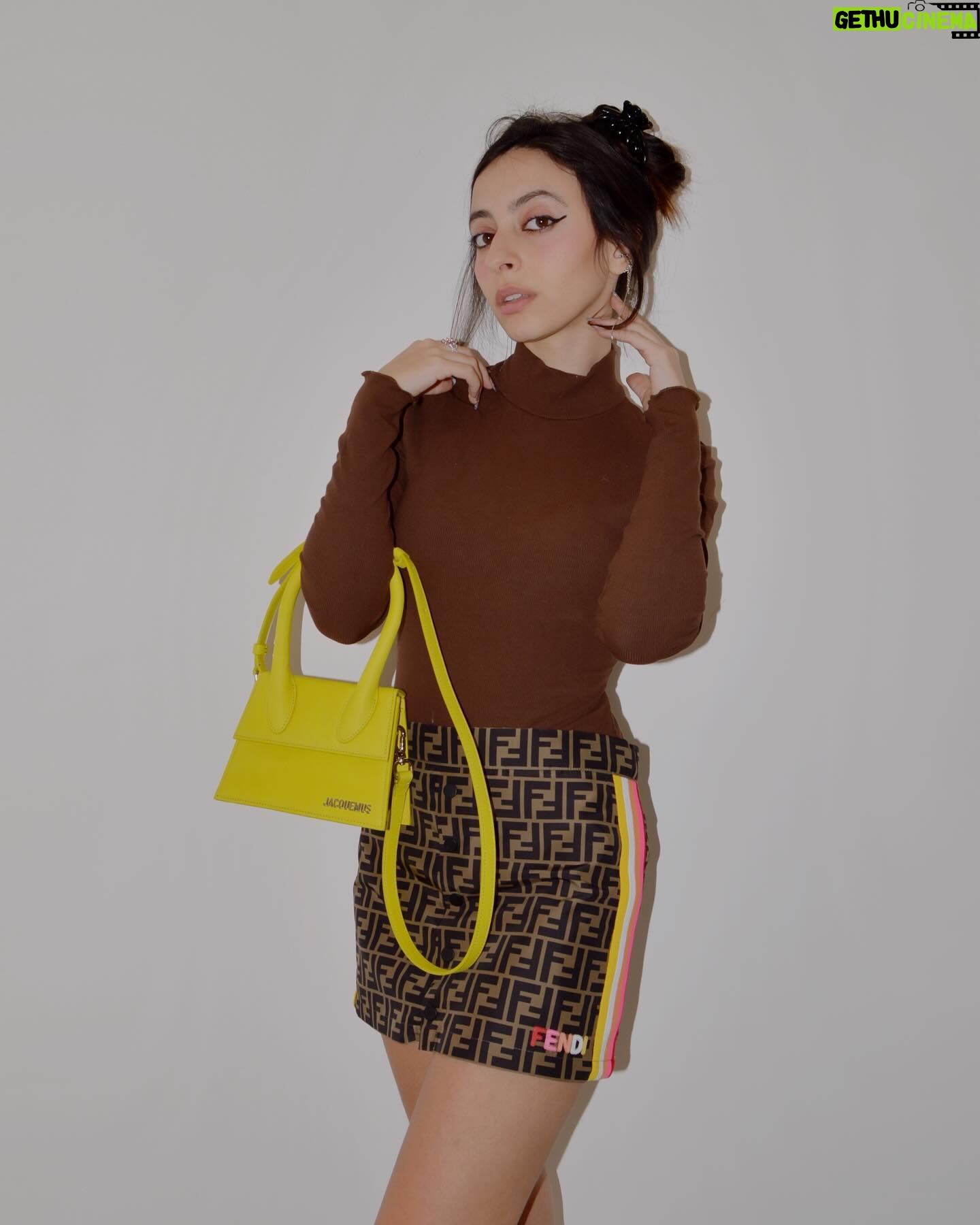 Alessia Tresoldi Instagram - I think I like yellow & brown now 💛🤎 OOTD #jacquemus #fendi #yellow #brown #ootd #paris #loveparis #Italy #tresoldi #Bergamo #fendiskirt #jacquemusbag #LeChiquito #jacquemusLeChiquito