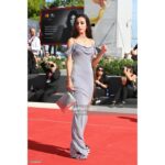 Alessia Tresoldi Instagram – Venezia79 ❤️
#venicefilmfestival #venezia79 #redcarpet 
Non bisogna aver paura di essere sé stessi in qualsiasi versione si voglia. Si possono avere più passioni e obbiettivi. 
Come sapete lavoro nell’ambito delle biotecnologie per la salute ma sono anche un’Influencer una modella e un’attrice e tutto quello che il futuro ha in serbo per me. 
Non vedo l’ora di cimentarmi in nuove esperienze e avventure in linea con la mia personalità. Posso/possiamo essere tutto quello che vogliamo.
#tresoldi #cider #Bergamo #labiennale #festivaldelcinemadivenezia #film #cinema #filmfestival #venezia #venice