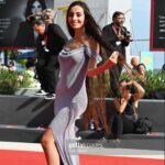 Alessia Tresoldi Instagram – Venezia79 ❤️
#venicefilmfestival #venezia79 #redcarpet 
Non bisogna aver paura di essere sé stessi in qualsiasi versione si voglia. Si possono avere più passioni e obbiettivi. 
Come sapete lavoro nell’ambito delle biotecnologie per la salute ma sono anche un’Influencer una modella e un’attrice e tutto quello che il futuro ha in serbo per me. 
Non vedo l’ora di cimentarmi in nuove esperienze e avventure in linea con la mia personalità. Posso/possiamo essere tutto quello che vogliamo.
#tresoldi #cider #Bergamo #labiennale #festivaldelcinemadivenezia #film #cinema #filmfestival #venezia #venice