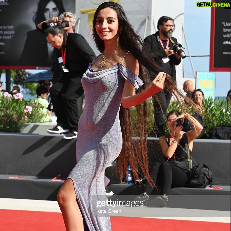 Alessia Tresoldi Instagram - Venezia79 ❤️ #venicefilmfestival #venezia79 #redcarpet Non bisogna aver paura di essere sé stessi in qualsiasi versione si voglia. Si possono avere più passioni e obbiettivi. Come sapete lavoro nell’ambito delle biotecnologie per la salute ma sono anche un’Influencer una modella e un’attrice e tutto quello che il futuro ha in serbo per me. Non vedo l’ora di cimentarmi in nuove esperienze e avventure in linea con la mia personalità. Posso/possiamo essere tutto quello che vogliamo. #tresoldi #cider #Bergamo #labiennale #festivaldelcinemadivenezia #film #cinema #filmfestival #venezia #venice