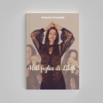 Alessia Tresoldi Instagram – Hell figlia di Lilith è ora disponibile 🎉  Il mio primo libro, un fantasy per ragazzi 🎉
Tutto ebbe inizio con una mela. Nacqui molti anni fa e mi venne dato il nome Hell, mio padre e mia madre sono i sovrani dell’inferno, Lucifero e Lilith e io la futura regina. Nata senza ali c’era qualcosa che mi attraeva nel mondo terrestre, semplice curiosità o qualcosa di più? Ho passato gran parte della mia vita con gli incubus, creature in grado di richiamare le menti degli abitanti della terra, fino a quando…

Disponibile da subito su Amazon e prima di Natale nelle librerie 🎄

#Hellfigliadililith #lilith #hell #amazon #book #novel #fantasy #alessiatresoldi #alefe24 #libro #18app #libri #Bergamo #librerie #fantasyperragazzi #racconto #preorder #ideeregalo #Natale #Natale2022 #trama #scrittura #writing #tresoldi