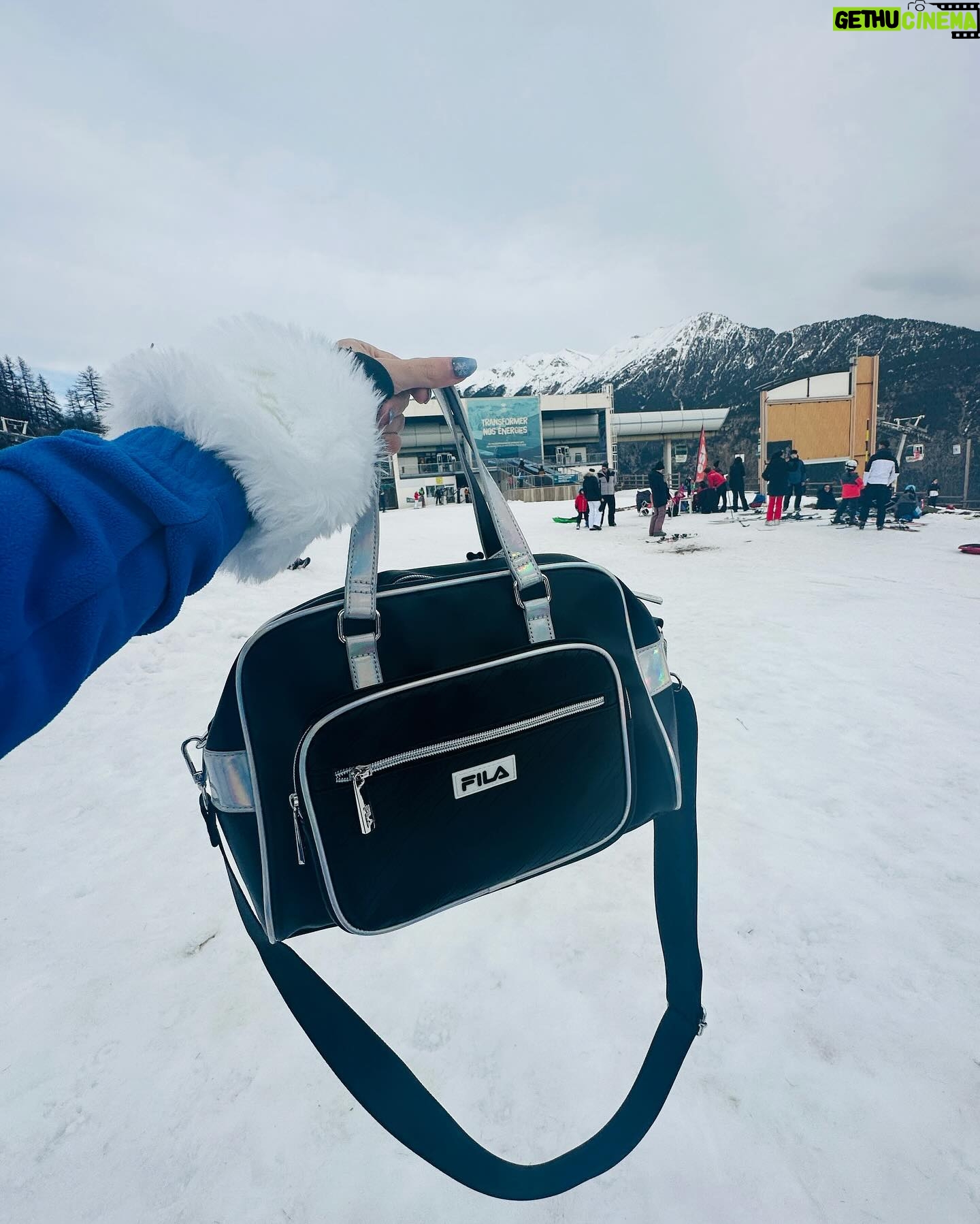Alessia Tresoldi Instagram - Xmas break 💙🤍❤️ FILA 💙🤍❤️ #filaglobal #Oneworldonefila #fileeu #winter #model #modelfor #briancon #france #serrechavalier #briançon #tresoldi #fromitaly #fila #bag #filabag