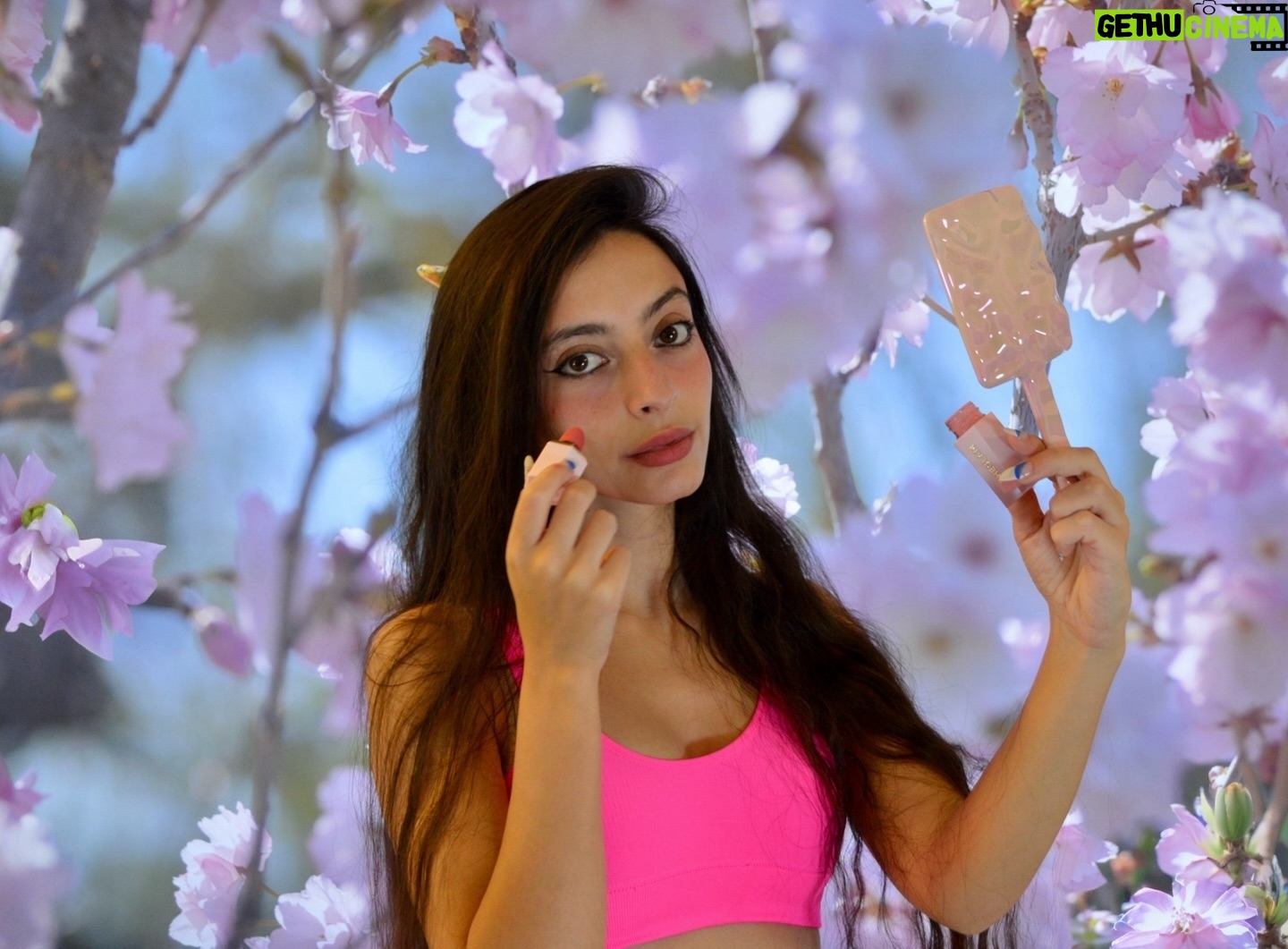Alessia Tresoldi Instagram - It is nice to see someone blush. 😊🌸 @sheglam_official #sheglam #SHEGLAMBlush #SHEGLAMLiquidFam _Adv_ if you love the blush leave a 🌸 or 🩷 🌸SHEGLAM liquid blush-New Shades Try-on Real Deal - Hot Topic -Cutie Pie Let’s see some haks, they also improve, thanks to the feedback, the sponge to solve the leaking issue 🌸 search id: sb2402223828333133