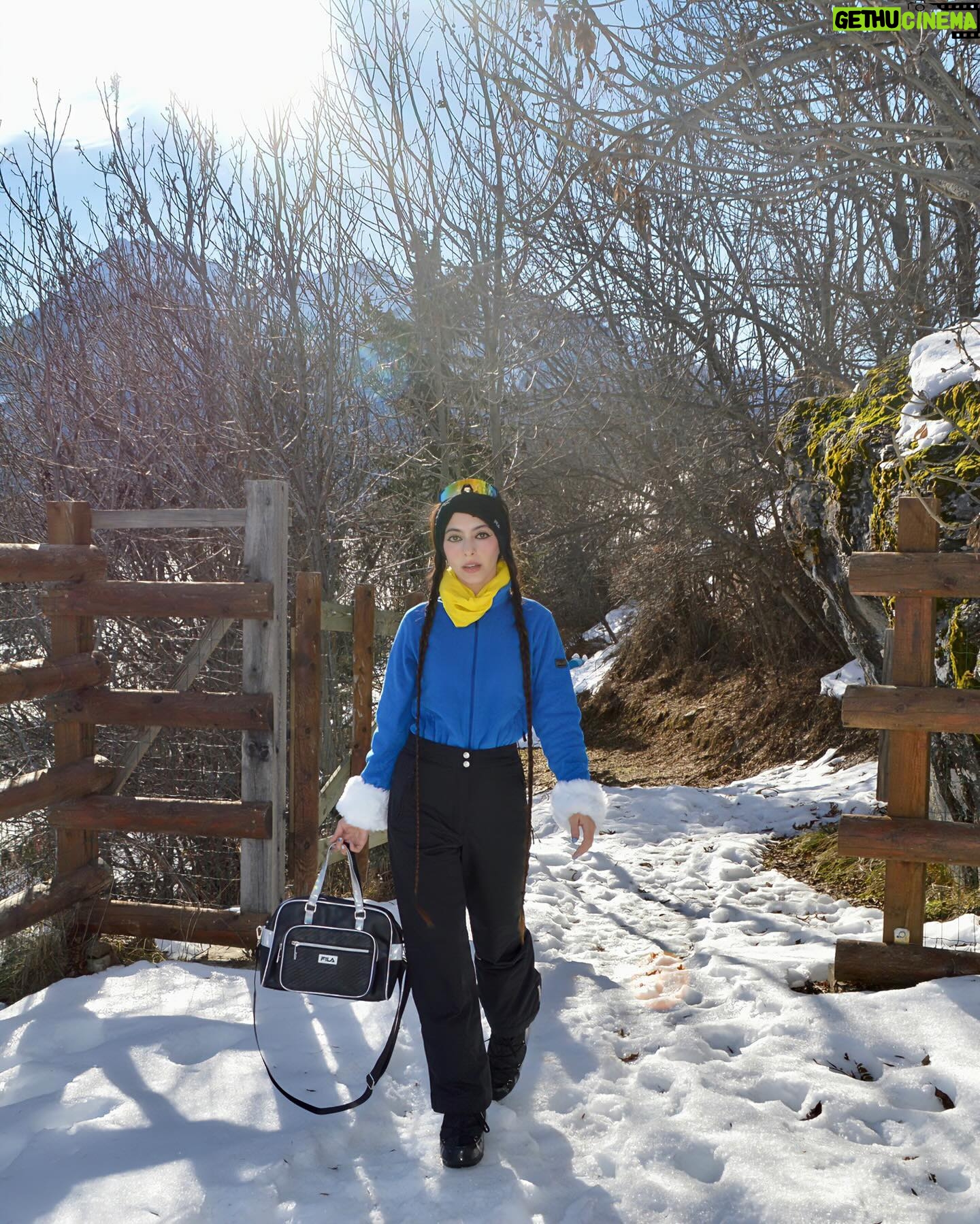 Alessia Tresoldi Instagram - Xmas break 💙🤍❤️ FILA 💙🤍❤️ #filaglobal #Oneworldonefila #fileeu #winter #model #modelfor #briancon #france #serrechavalier #briançon #tresoldi #fromitaly #fila #bag #filabag