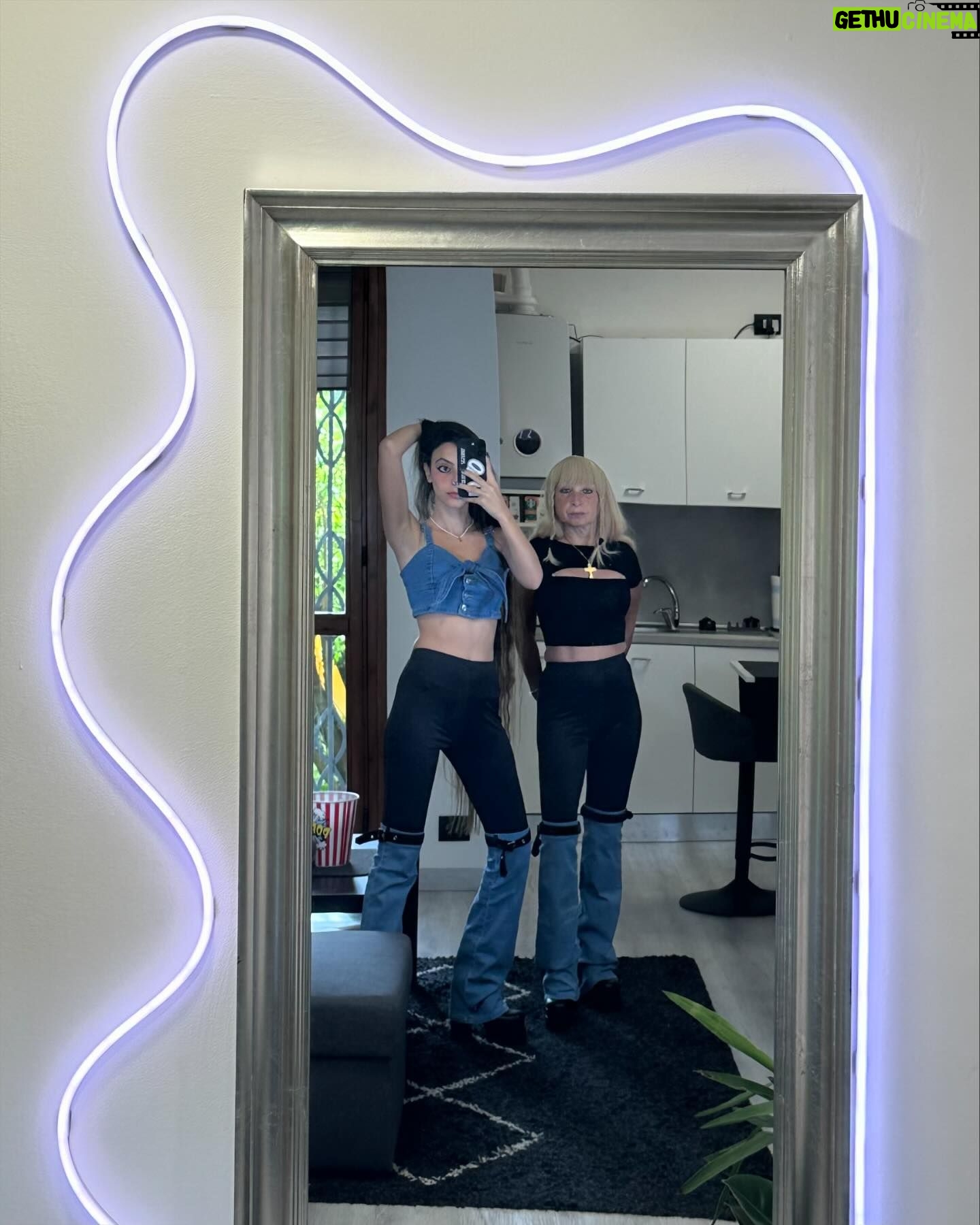 Alessia Tresoldi Instagram - Capelli sciolti o legati ? Quale look è il vostro preferito ? Hair loose or tied up? Which look is your favorite? @shein_it @sheinofficial #SHEINtrendy #SHEINforAll #loveshein #ad #tresoldi #bergamo Cerca 8TZSQ su SHEIN per stay trandy Vi lascio i “search Id” ma se screnshottate potete cercare direttamente con l’immagine sull’app. Top Denim 💙26964309 Zeppe 💙31482331 Canotta 🤍🖤29515459 Gonne 🤍🖤💙26940080 Stivali 🤍🖤 23831715 Zaino 🖤12401481 Maglietta 28793900 Abito 29535279 Stivali 20712199 Gonna 🤎18178006