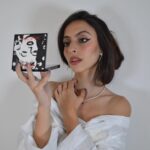 Alessia Tresoldi Instagram - “Imperfection is beauty, madness is genius and it’s better to be absolutely ridiculous than absolutely boring.”. -Marilyn Monroe #sheglamxmarilynmonroe #sheglam #SHEGLAMcollection @sheglam_official _Adv_ Search ID: sb2403083611660175 compact face and eye palette, a thick gel liner, a Marilyn-inspired Color Bloom Liquid Blush shade, a true-red matte lipstick, and a complementary lip duo #makeup #bergamo #tresoldi #marylinmonroe