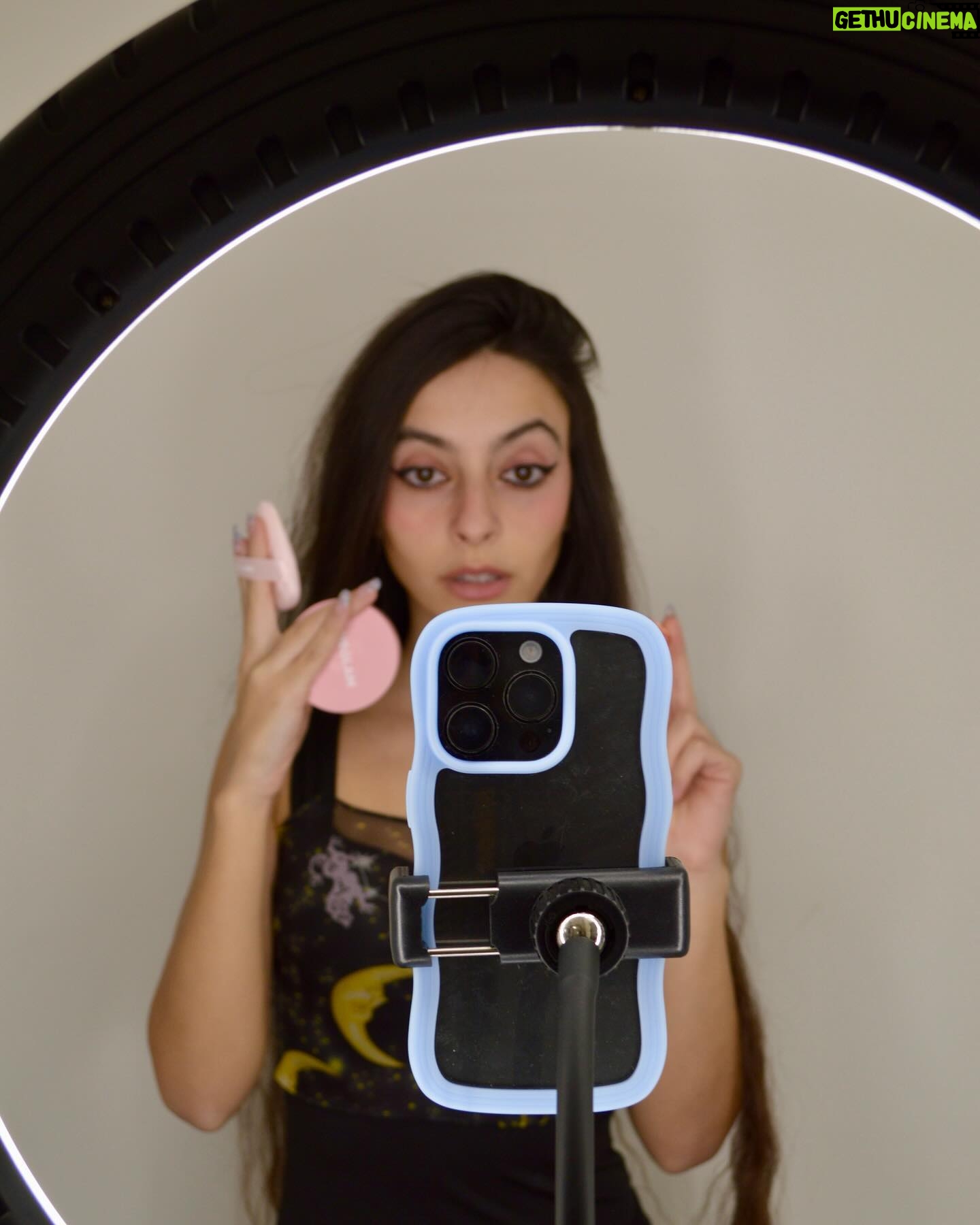 Alessia Tresoldi Instagram - Challenge to make my makeup completely transfer proof I’ve seen some videos and I definitely have to try it 🫣 @sheglam_official best hack ever. will you try this hack? #makeupchallenge _Adv_ #pinkpowder #SHEGLAM #instareadyglam #transferproof #smudgeproofmakeup #settingpowder #Bergamo #tresoldi Search “SHEGLAM” on website/APP or Product ID:19671194