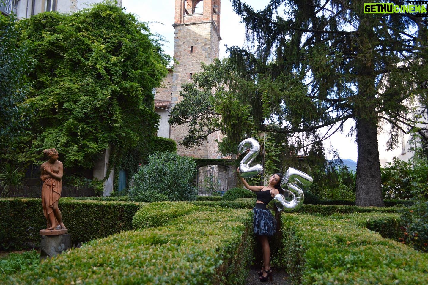Alessia Tresoldi Instagram - #BDay 25 🎉 #unquartodisecolo a quarter of a century 🎉 Supplied by @ilovepoke.official #25anni #happybirthday #birthdayparty #poke #Ilovepoke #città alta #Bergamo #tresoldi #garden #baloon #25yearsold