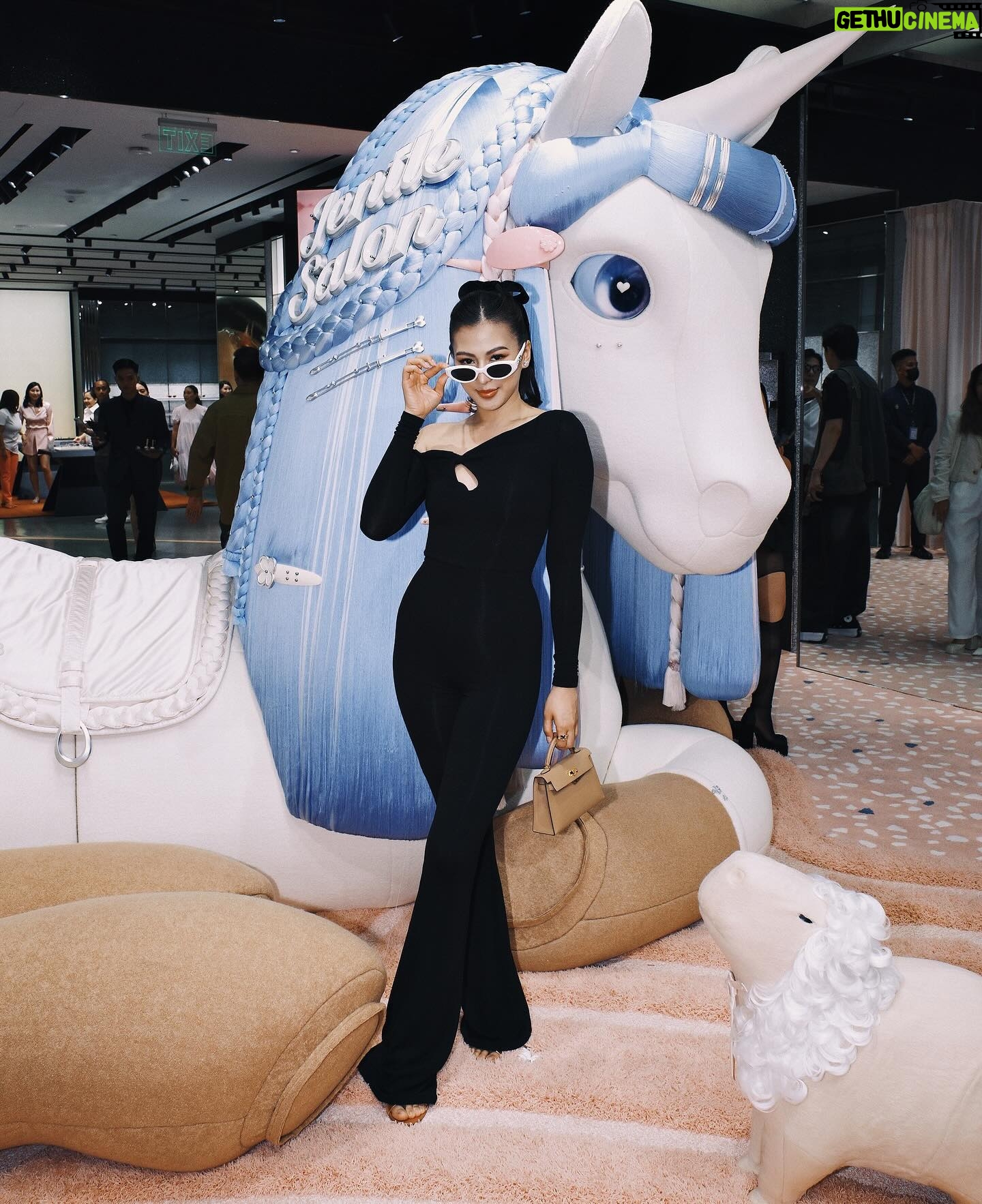 Alex Gonzaga Instagram - Not gentle but also not monster. @gentlemonster