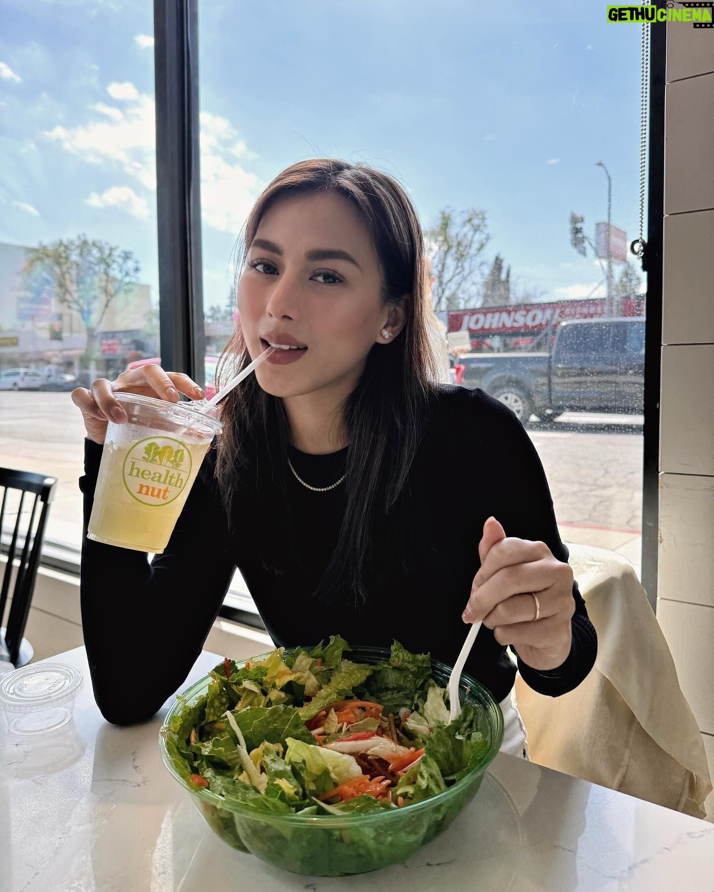Alex Gonzaga Instagram - Naglaro na naman tayo ng yaman yamanan. Sisss ang mahal ng mga atake nyo sa mga gulay @kendalljenner @kourtneykardash 😂
