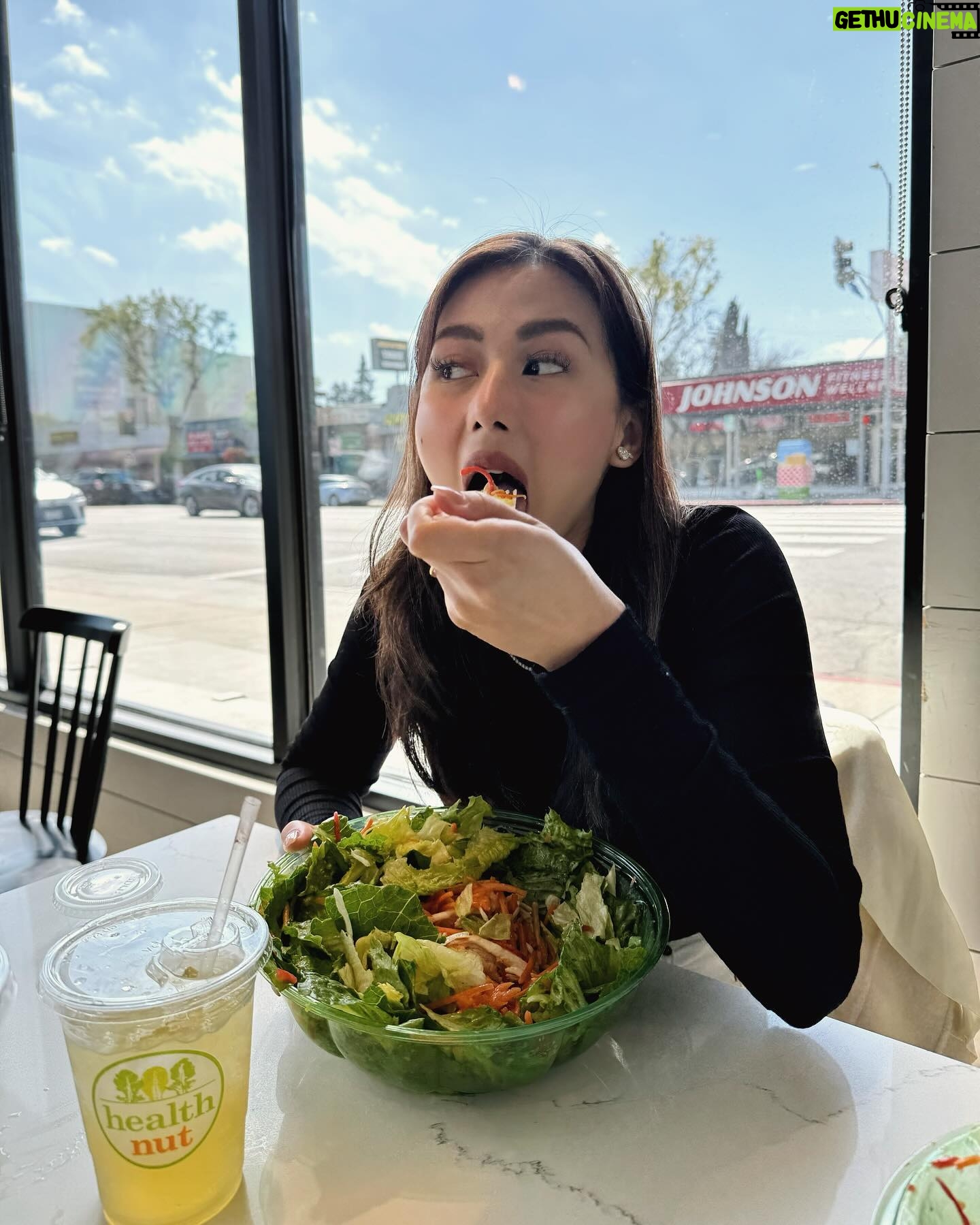 Alex Gonzaga Instagram - Naglaro na naman tayo ng yaman yamanan. Sisss ang mahal ng mga atake nyo sa mga gulay @kendalljenner @kourtneykardash 😂