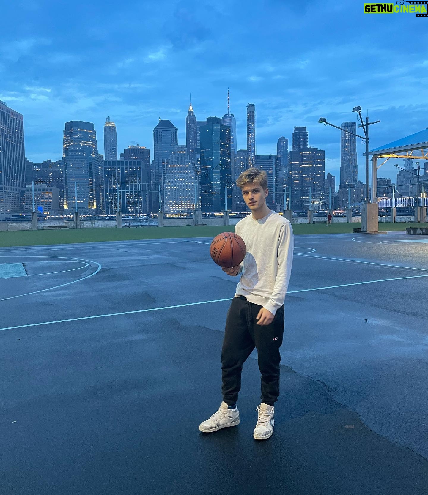 Alex Lange - 34.3K Likes - fell in love with new york this week